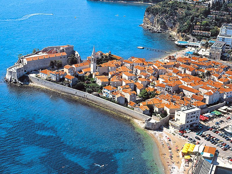 Russians put properties owned in Montenegro for sale