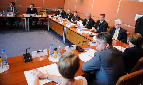 PM Reassures Business She´s Serious about Stimulus Package