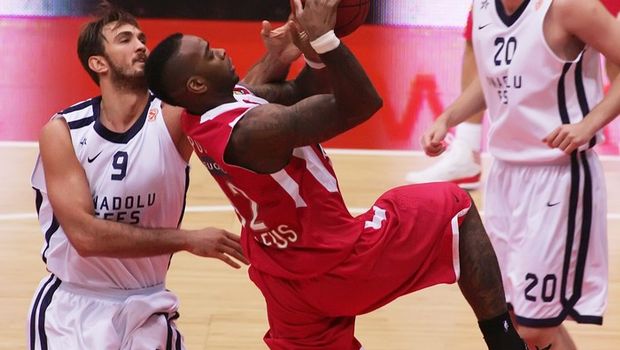 Anadolu Efes loses nail-biter to Olympiakos in Euroleague playoffs