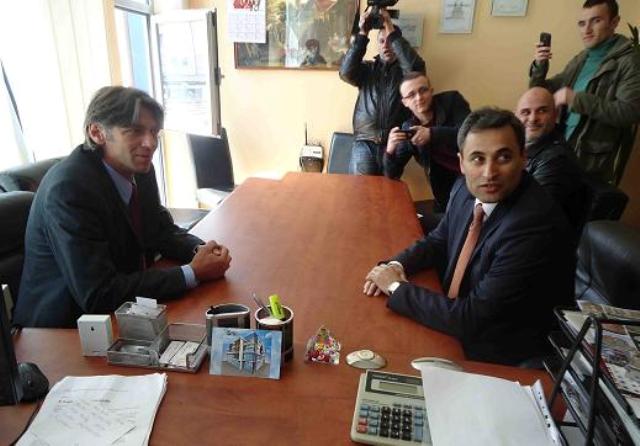 Albania’s Ambassador holds meets Albanian and Macedonian mayoral candidates in Struga