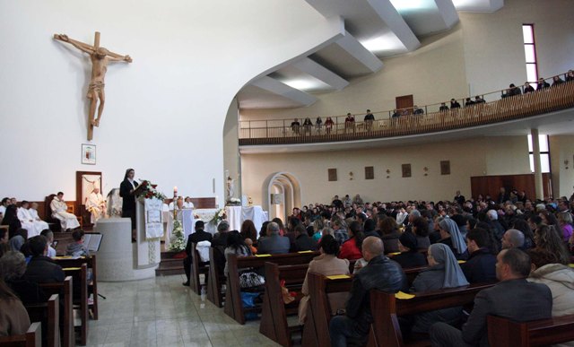 Roman Catholics celebrate Easter, DP says Albanians were ‘reborn’ 20 years ago; SP says they are waiting for a national revival