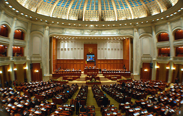 Romania’s ruling coalition lowers legal threshold for referendums