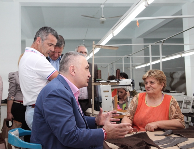 Leader of the SMI promises support for the textile industry