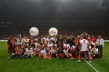 Lions of Galatasaray crowned champions after dominant victory