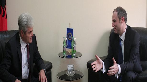 Ahmeti and Thaçi express their concern to Foreign Minister Bumçi about the failure of FYROM to move forward with the Euro integration process