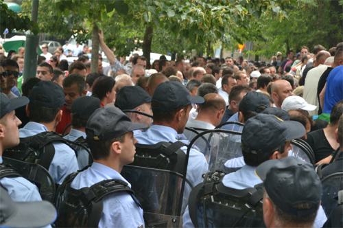 Incidents precipitate during a protest in Skopje