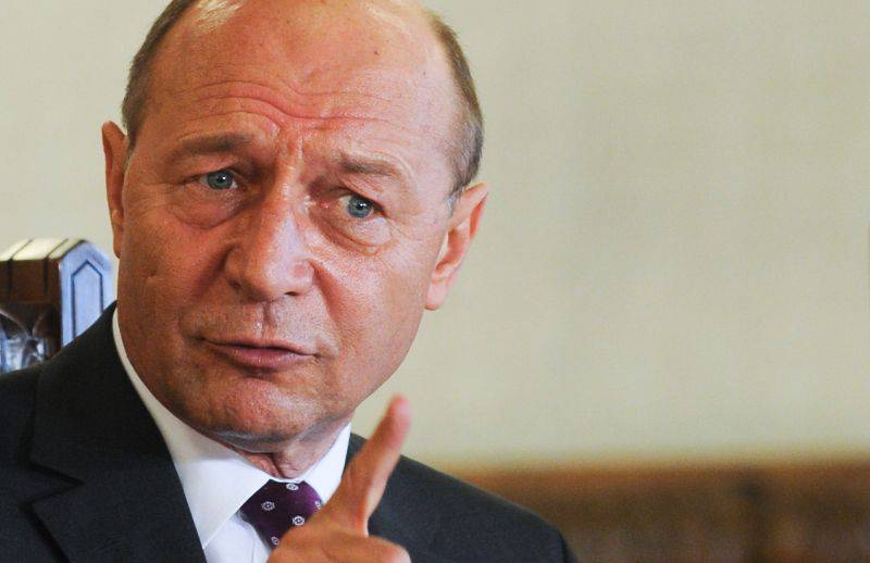 Basescu promulgates the new law on stray dogs