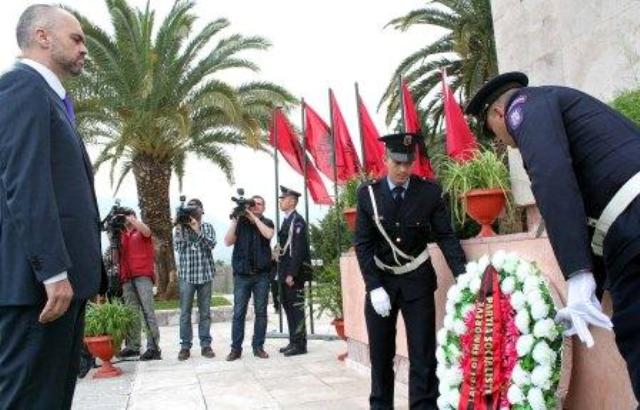 State leaders pay homage on the occasion of Liberation Day