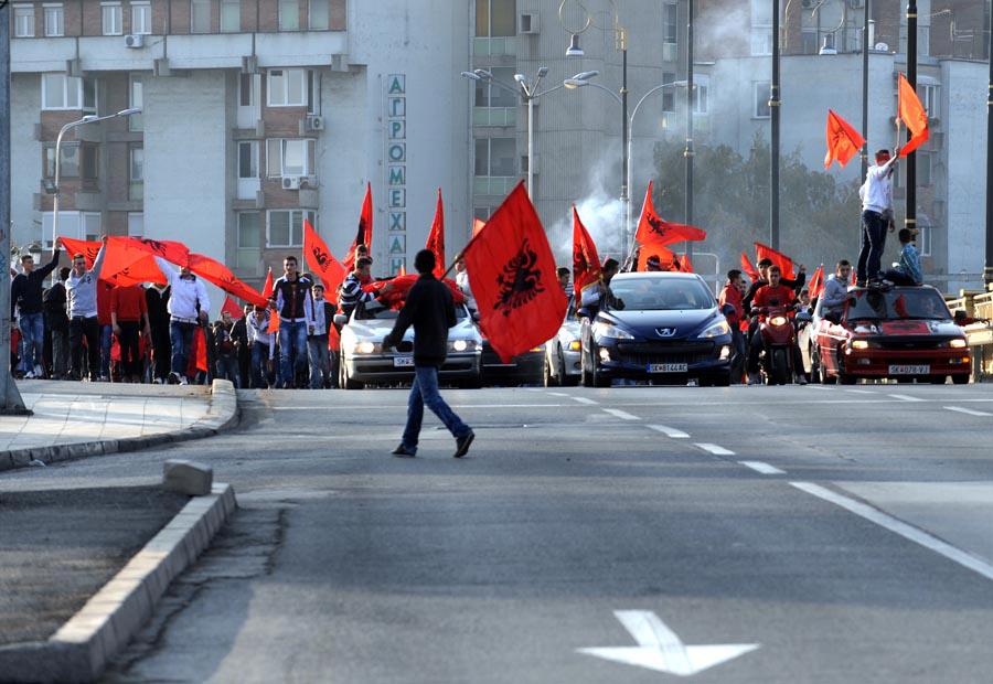 Albanians in FYROM celebrate November 28