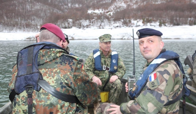 President Hollande may withdraw 300 French soldiers from Kosovo