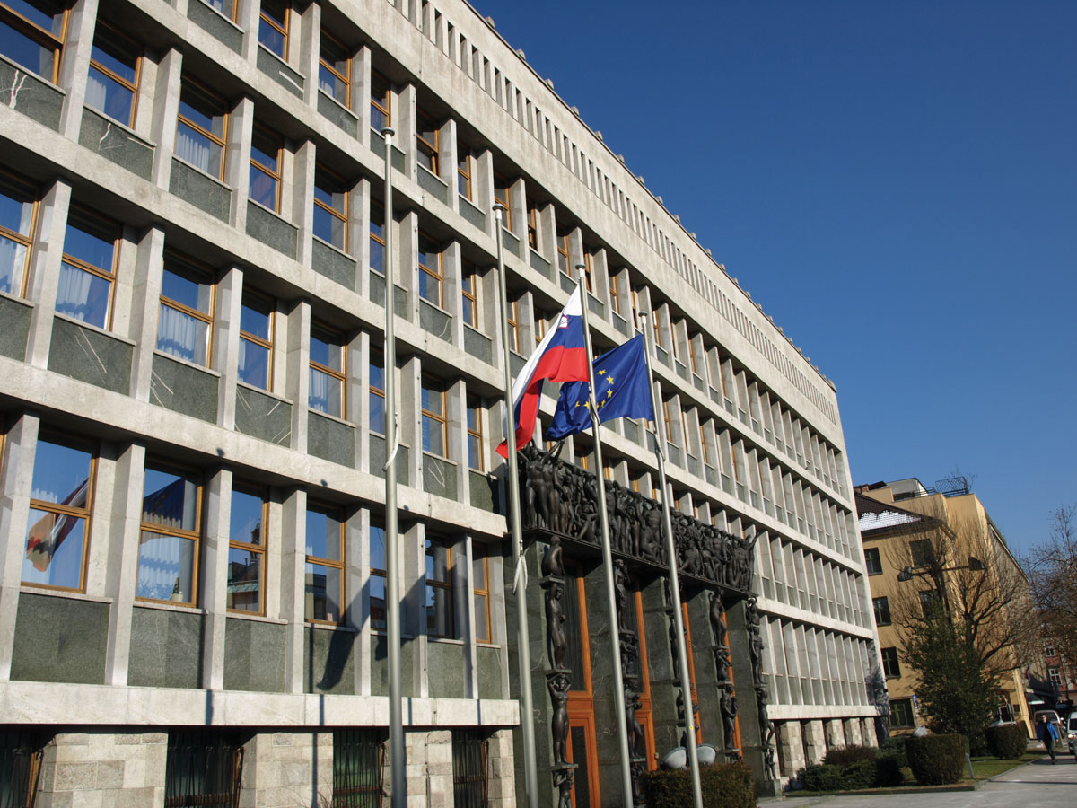 Slovenian parliament votes unanimously for tighter rules in job agencies