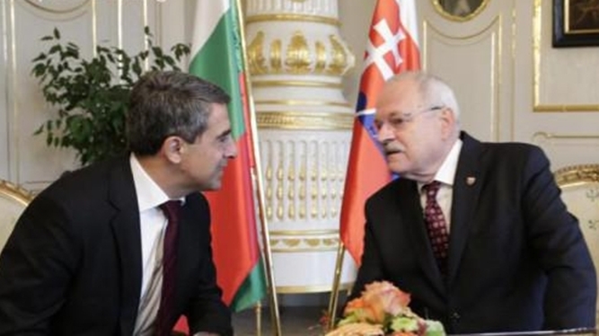 Slovakia grants Bulgaria 100 000 euro to help cope with refugee situation