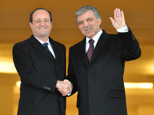 Hollande reaches out to Turkey
