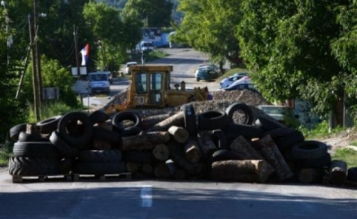 Serbs block the road linking Mitrovica to Leposavic