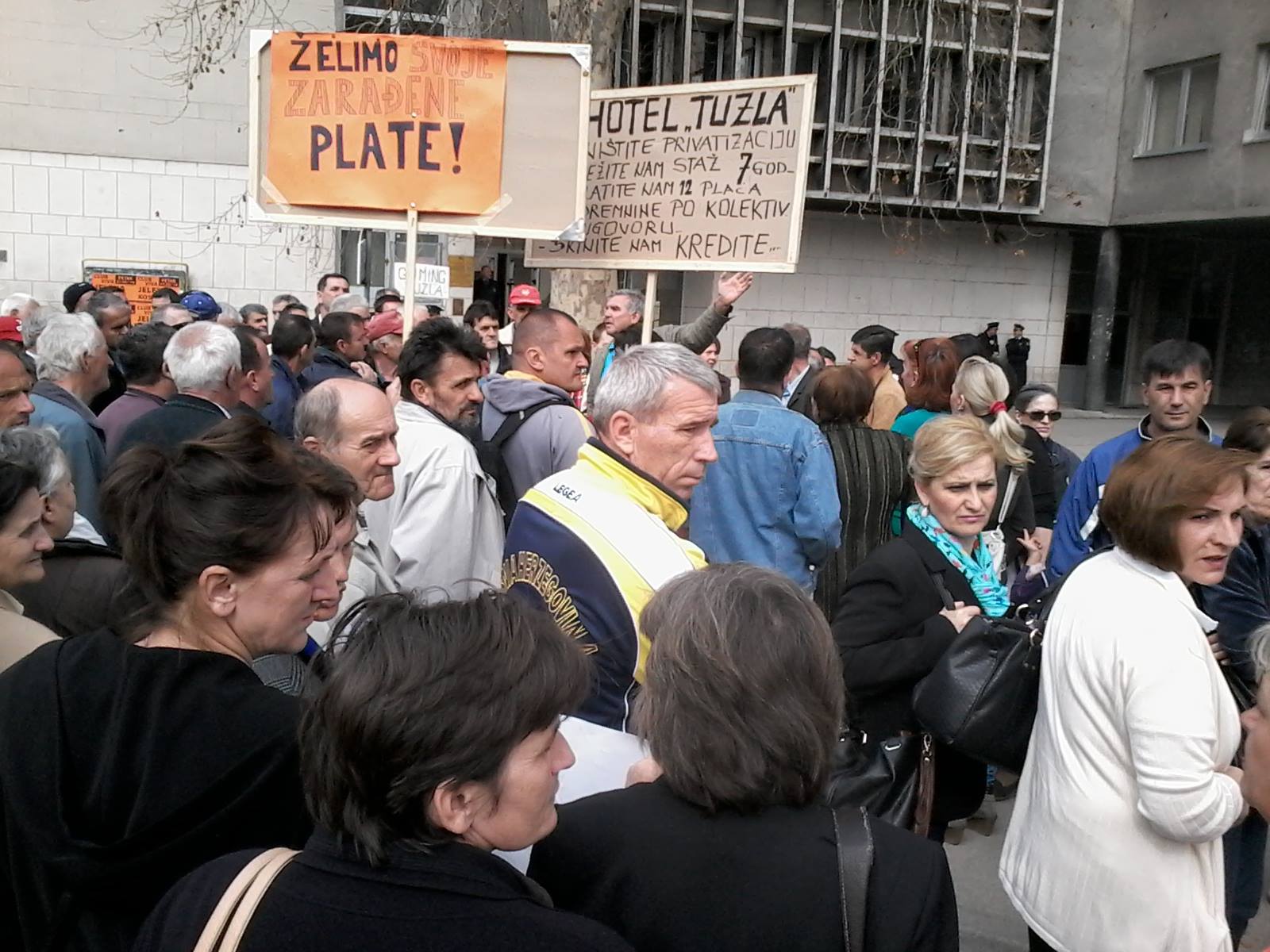 Workers of Tuzla are in Front of Buildings of Court and Tuzla Canton Prosecutor’s Office
