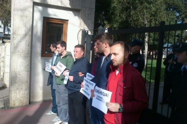 Residents of Prizren object to the reinstitution of the mayor convicted by EULEX court