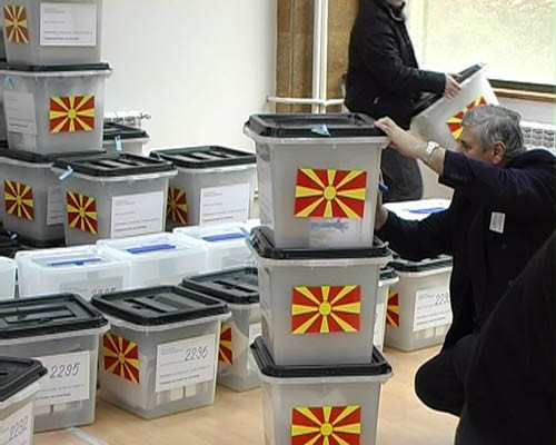 FYR Macedonia facing elections and parallel dilemmas