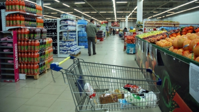 Salary increases and problems in the region increase consumption prices in Kosovo