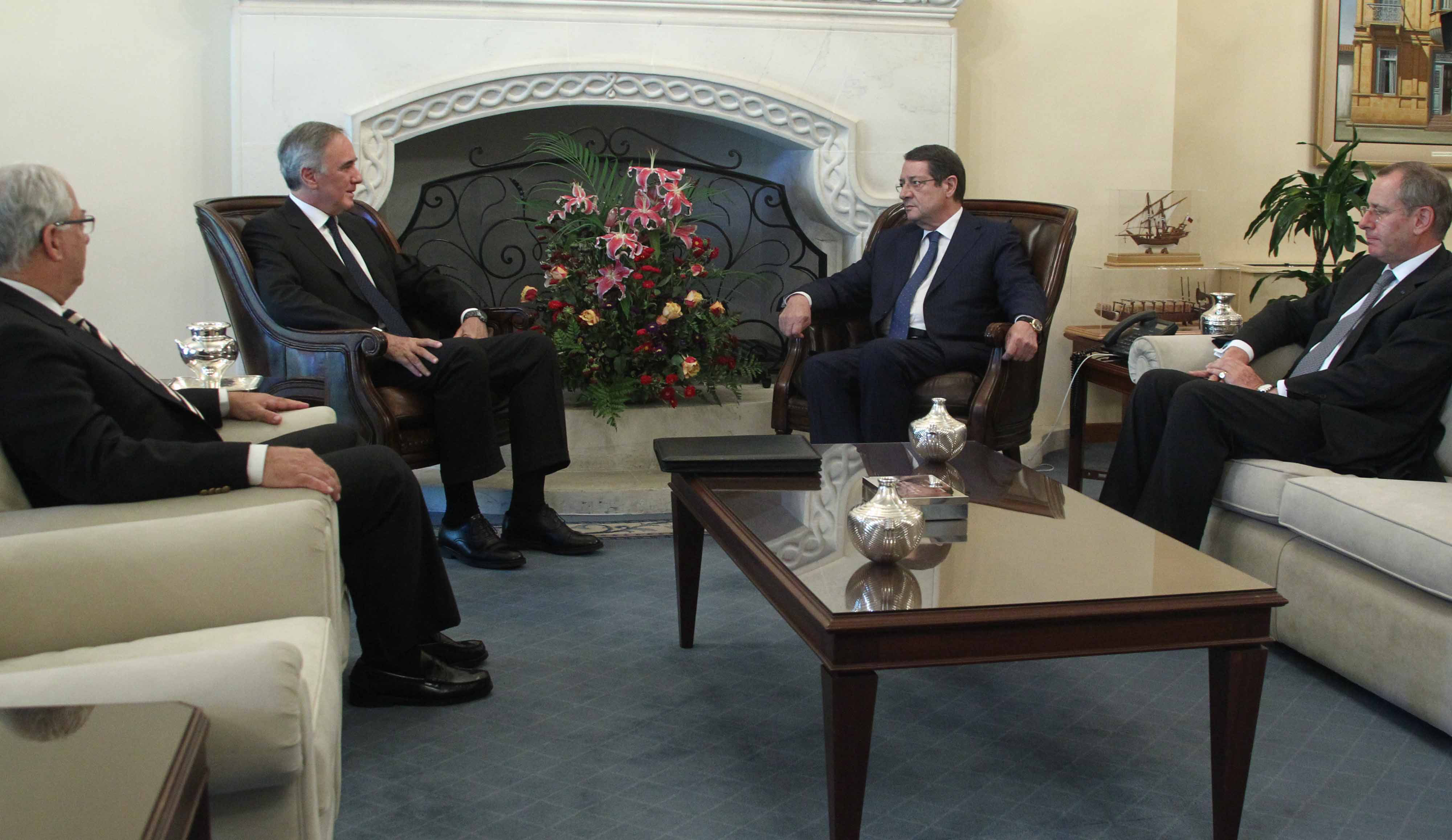 Greece and Cyprus discuss politics, energy and economy