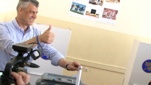 Political leaders in Kosovo call for democratic elections
