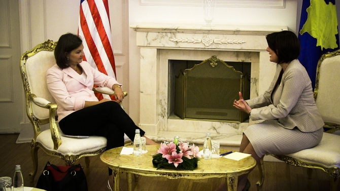 Nuland pushes for the continuation of talks with Serbia and a stable government