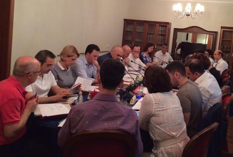 Majority and opposition analyze the first 300 days of the new government