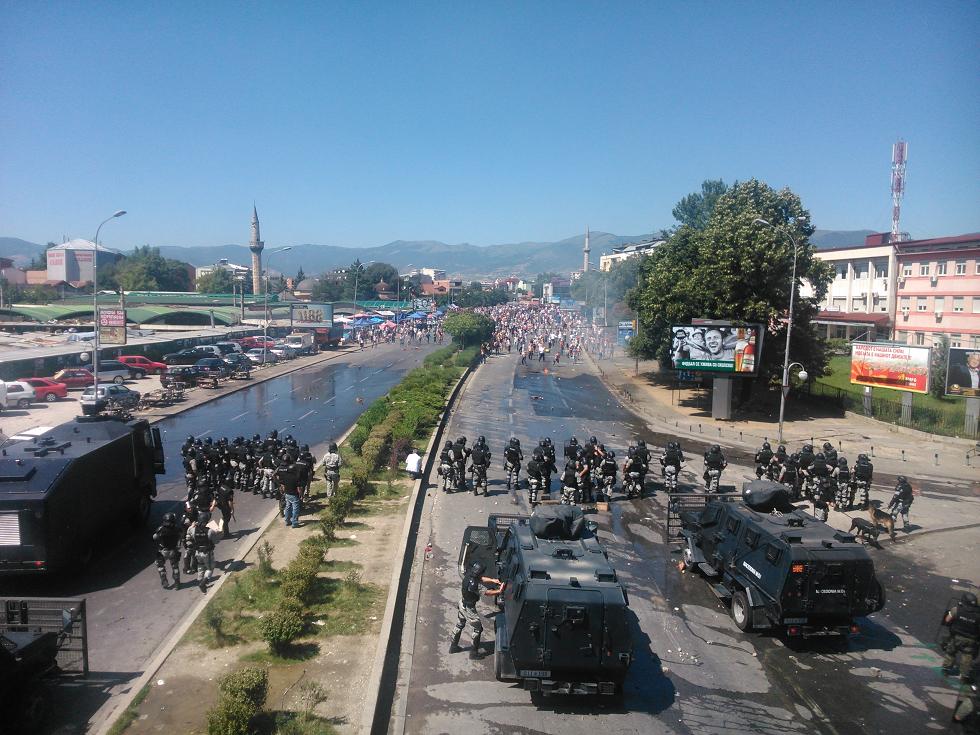 Violent protests in Skopje, tens of wounded among protesters and police