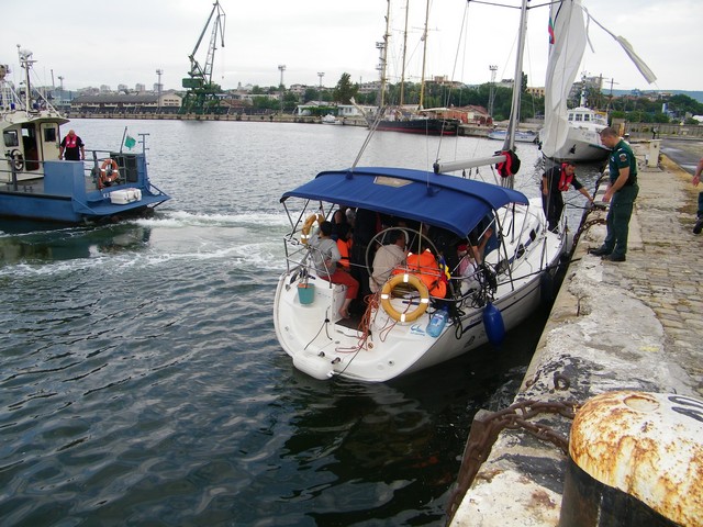 Bulgaria detains 63 refugees on boat in Black Sea