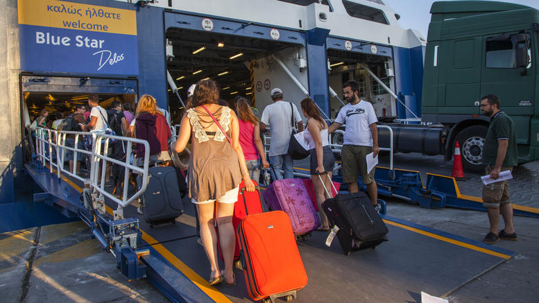 Greeks turn up at ports in thousands in last summer exodus