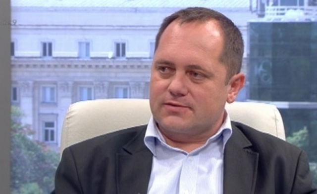 Bulgaria’s refugee agency to charge mayor with racism over protest against refugee children in school
