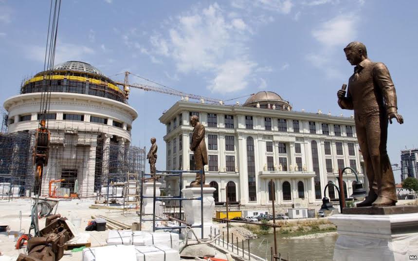 Academics propose the drafting of a new state strategy