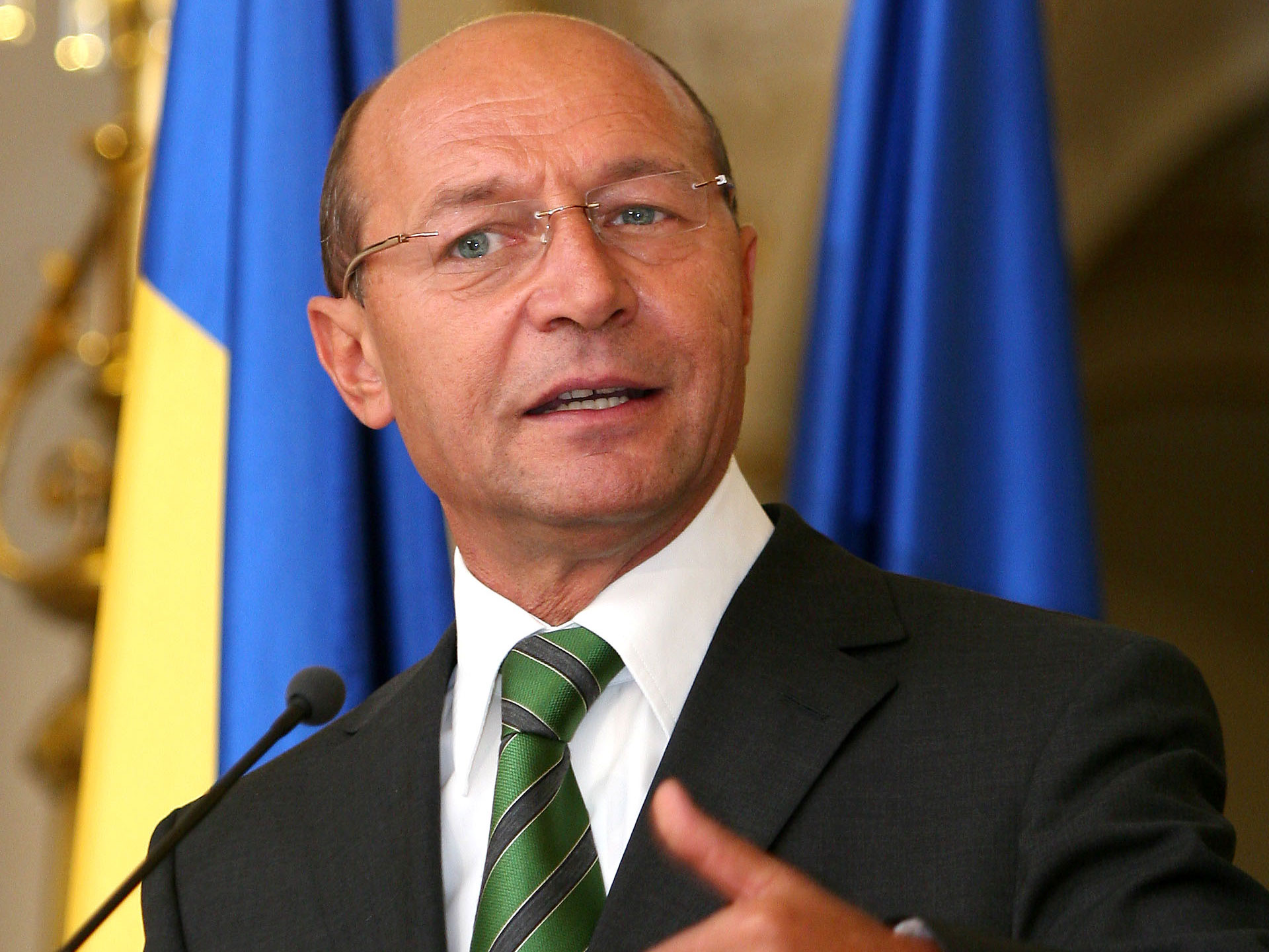 Romanian President hints French secret service involved in the electoral campaign