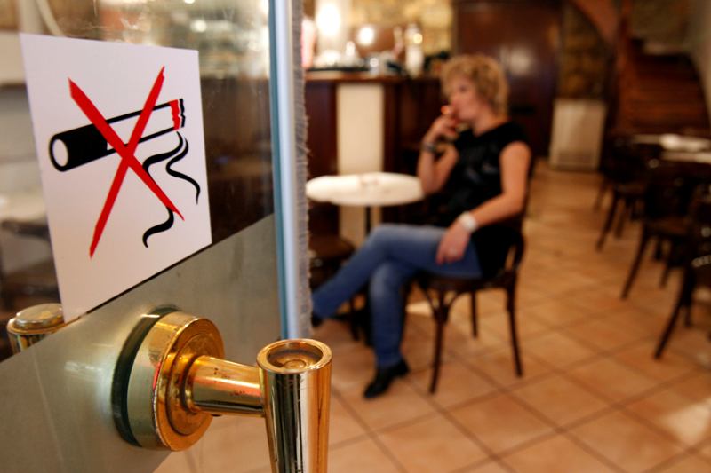 Law on cigarette duty tax in Albania changes again. Are smokers being helped?
