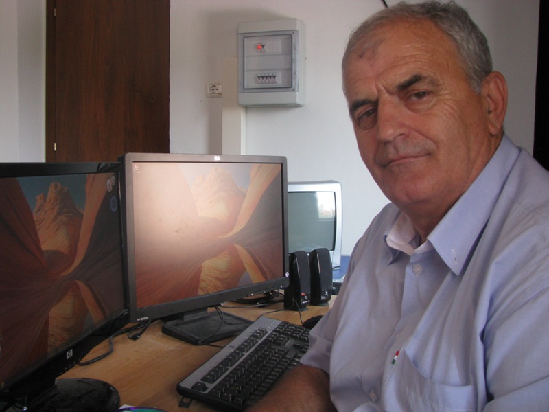 IBNA Op-Ed/English speaking Enverism, a danger to Albanian society!