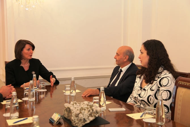 President of Kosovo demands proposals from political parties for the solution of the crisis