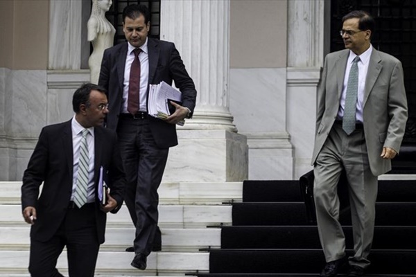 Greek government initiates political negotiations