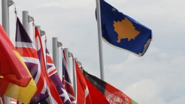 Pressure mounts for the solution of the political crisis