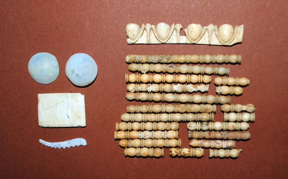 Tomb with bones discovered in Amphipolis