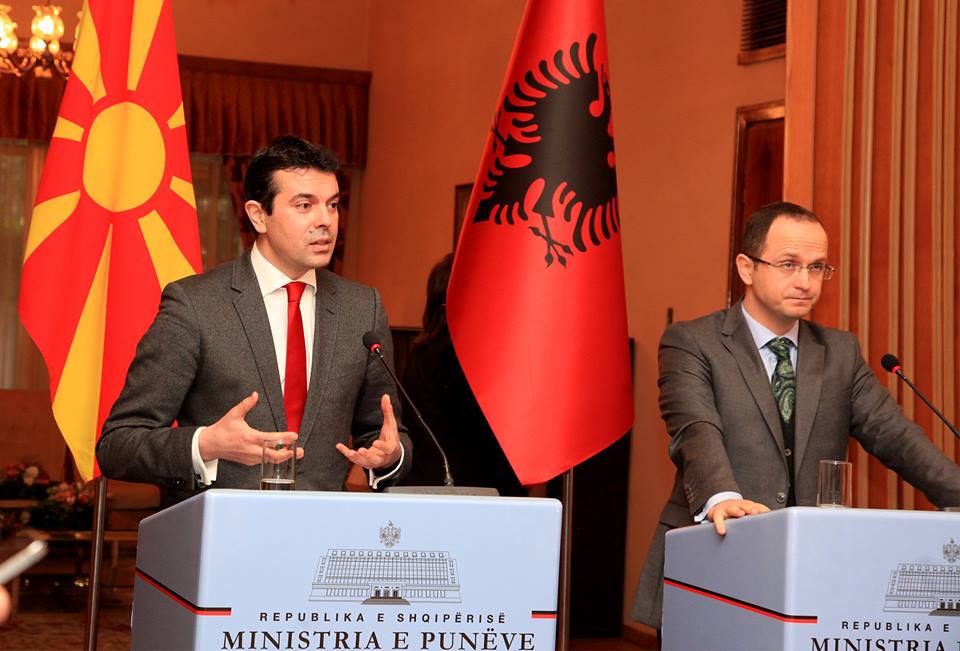 Foreign Minister Popovski retorts with journalists in Tirana