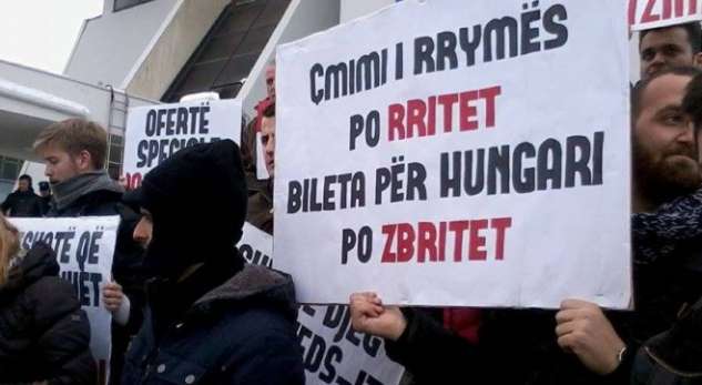 Around 33 signatures against the increase of electricity price