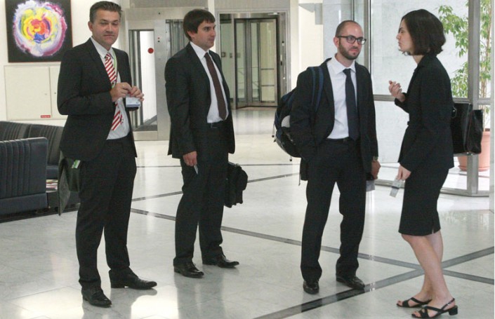 Troika technocrats to Cyprus for sixth review