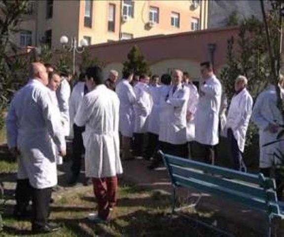 Albanian court suspends testing for nurses