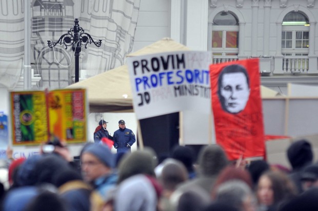 Government surrenders before students, the course of reforms changes