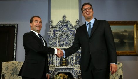 Medvedev invites Vucic to visit Moscow