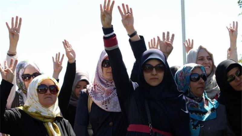 Erdogan divides the women in Turkey