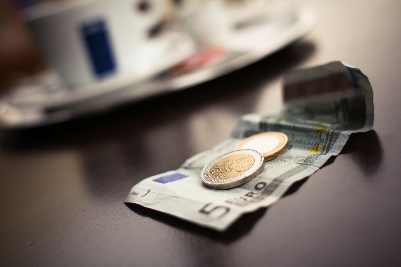 Romania to tax tips starting next month