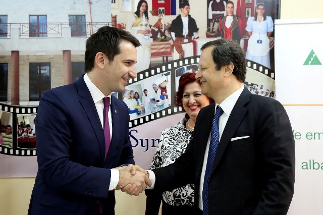 Agreement signed for the introduction of business courses in professional schools