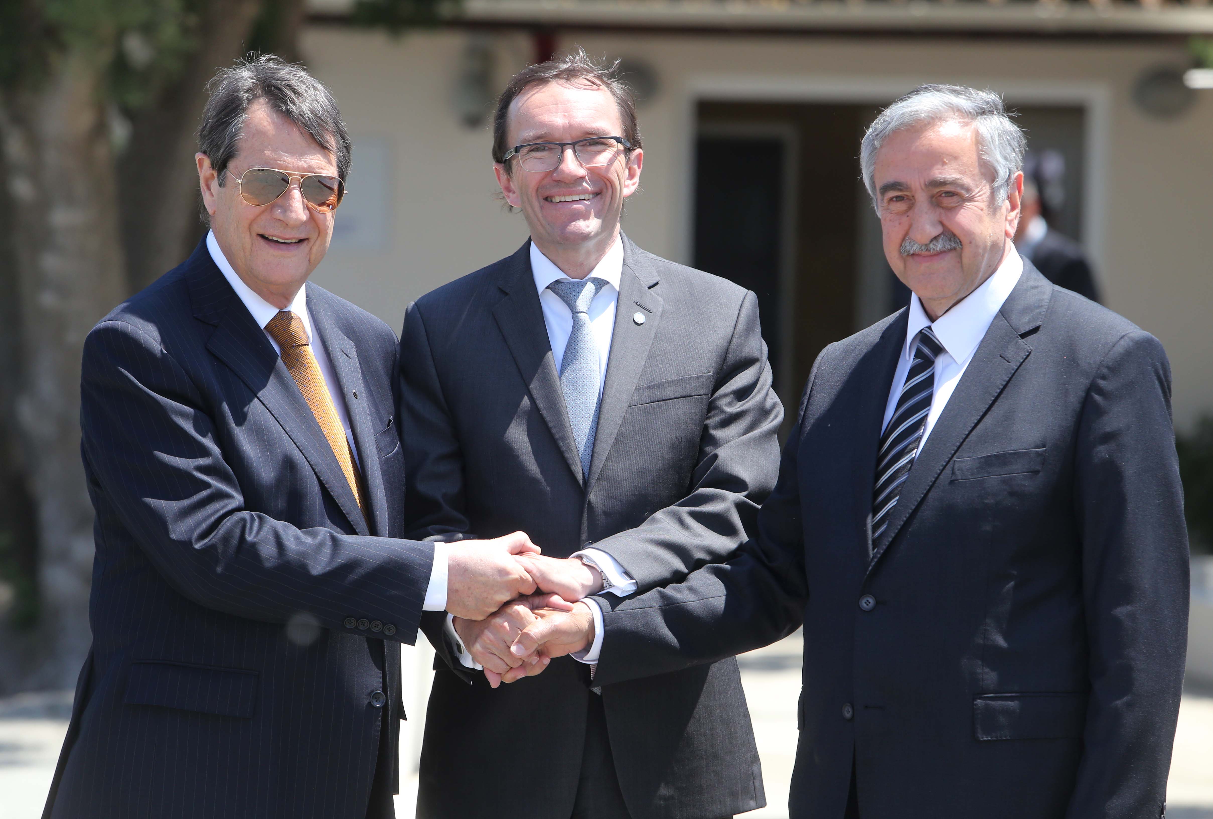 The Greek-Cypriot side proposes to opening of five roadblocks