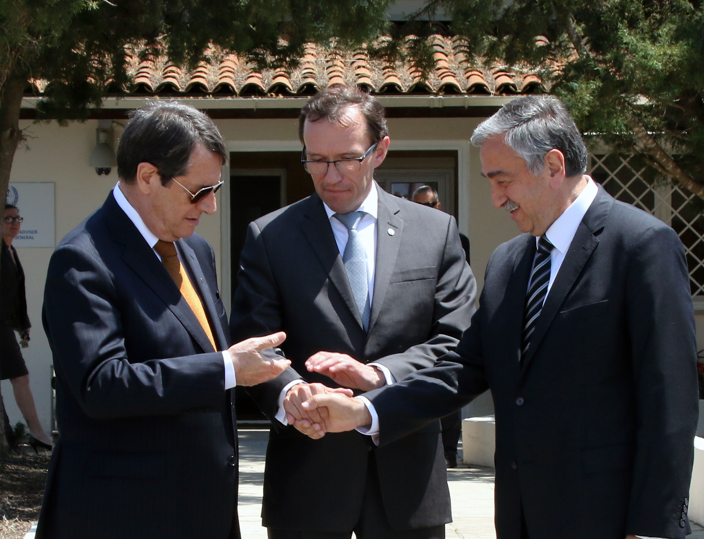 Peace talks in Cyprus resume with a positive meeting