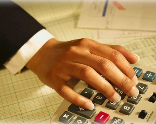 Bulgaria’s foreign trade balance improved in January-April 2015, but still negative